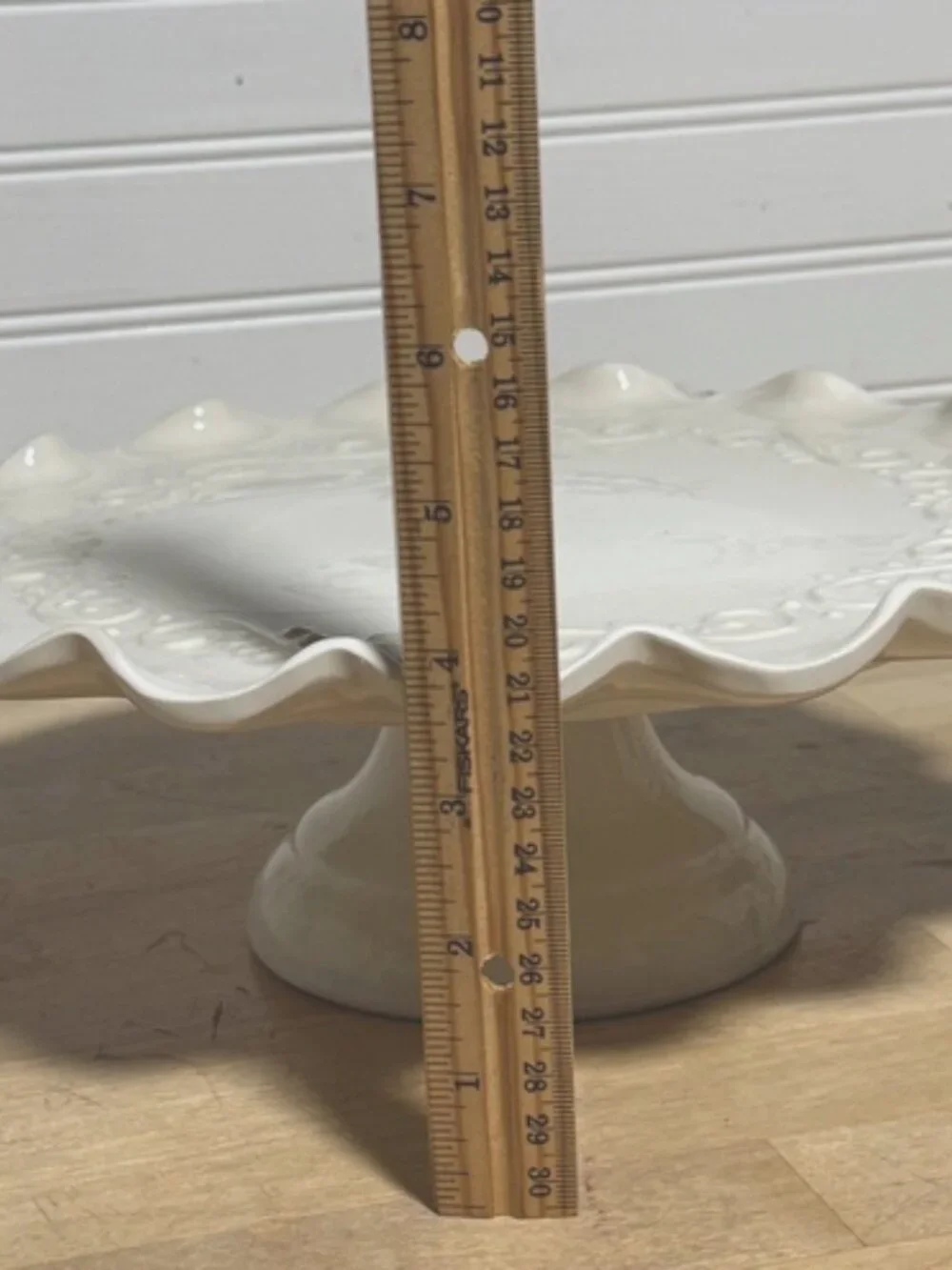 Majoliche Jessica Italian Cake Stand White Scalloped Pedestal 11.5